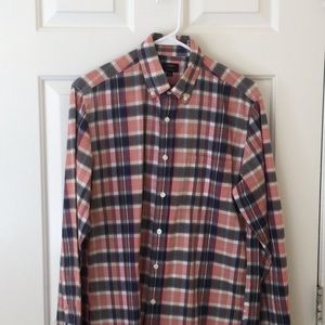 Men’s casual button down shirt.